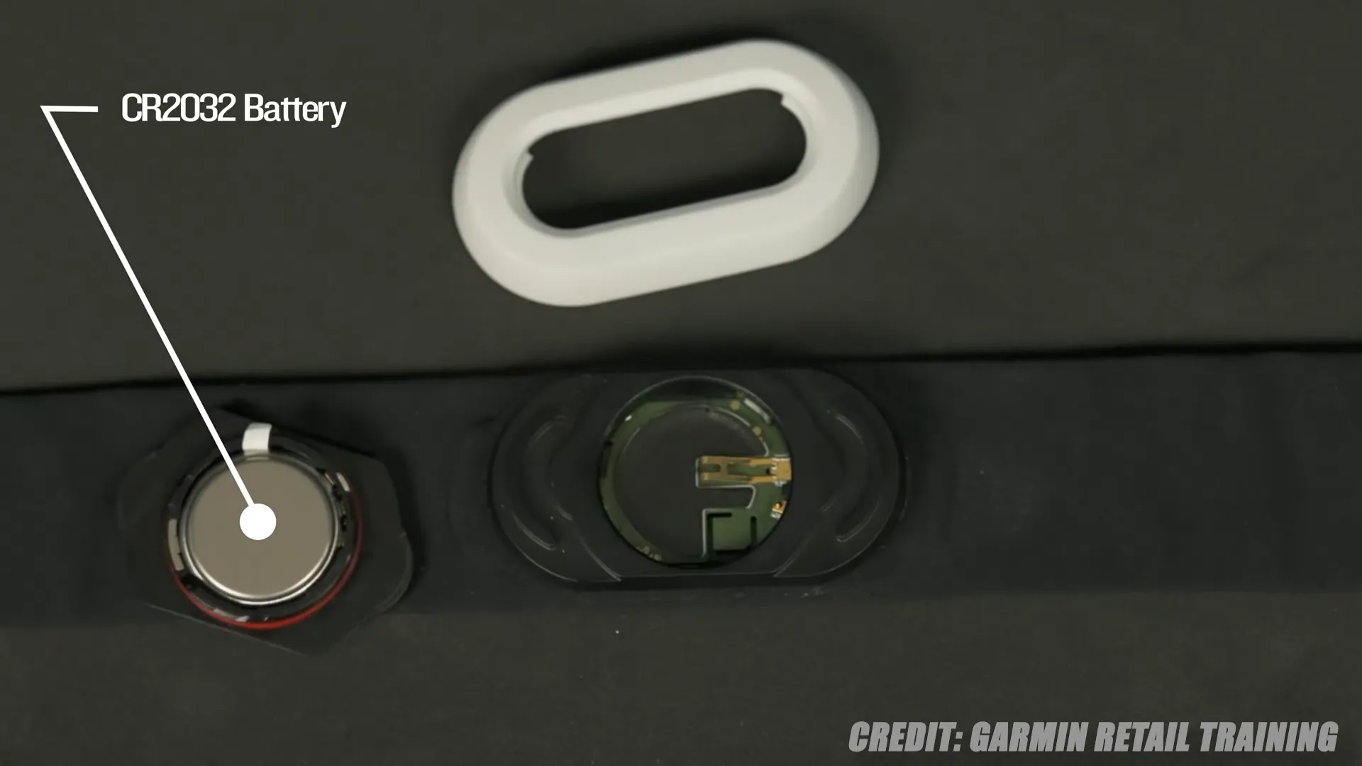 CR2032 batteri og verktøyfri batteriluke på HRM-Pro Plus