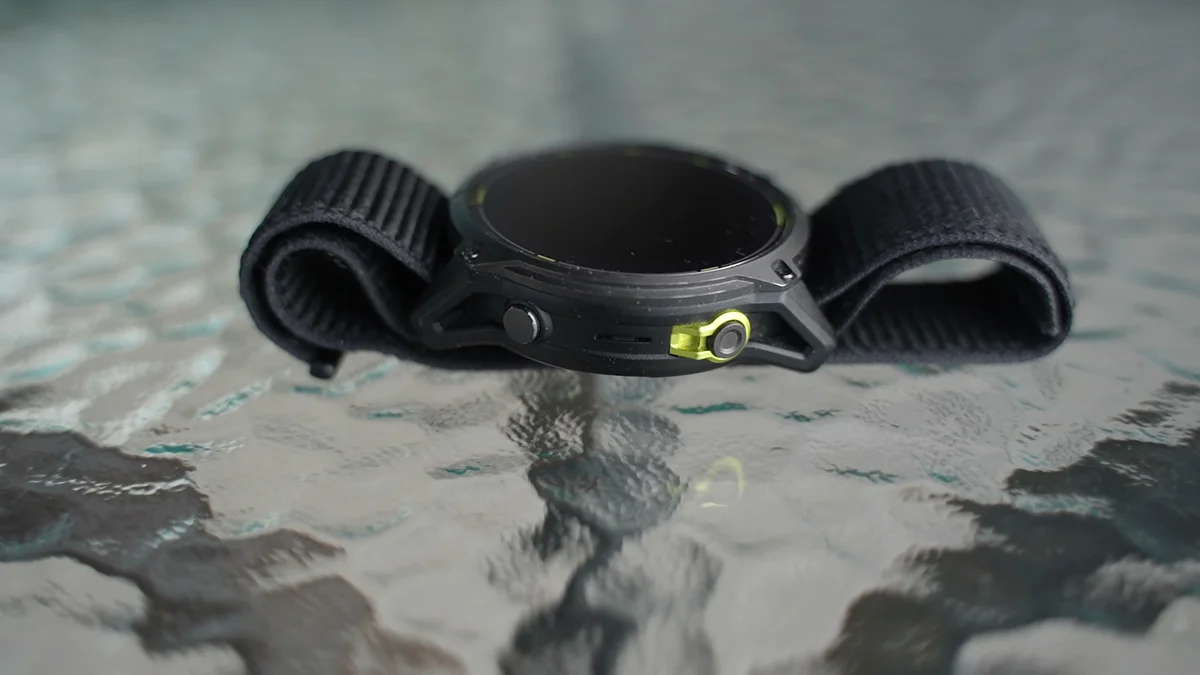 Garmin Enduro 3 side profile showing green accent